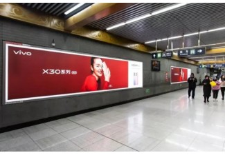 穿越京城，点亮品牌——北京地铁广告