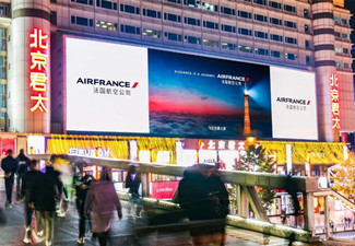 法国航空携手户外LED广告媒体,用流光溢彩,演绎一曲法式优雅赞歌
