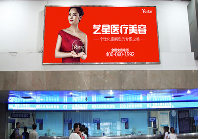 北京西站北售票厅灯箱&展板广告实景图