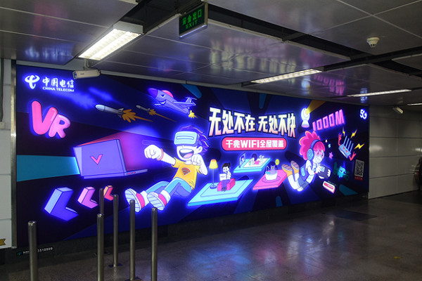 深圳地铁灯箱广告案例图