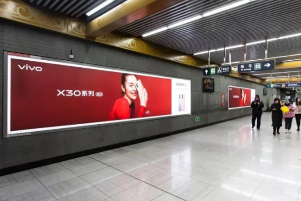 北京地铁投放广告案例图