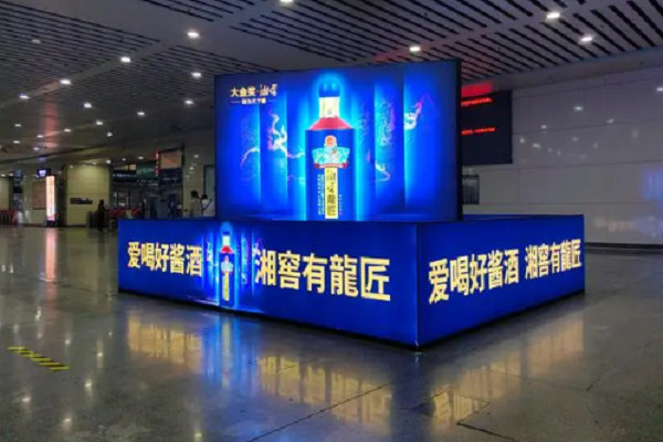 长沙南高铁站LED广告